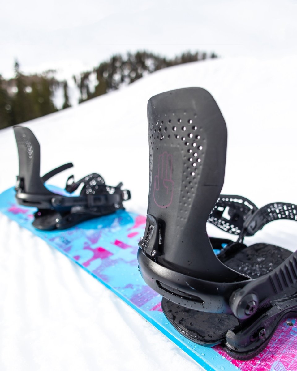 Women snowboards for sale in pink and blue. Distortia 2025 | Bataleon Snowboards™ 2025.