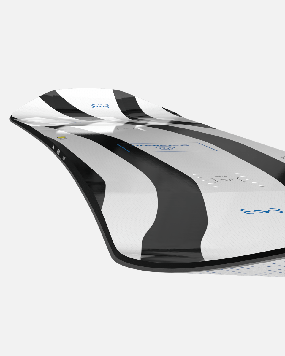 Men snowboard in black and grey. Chaser 2025 | Bataleon Snowboards™ 2025.