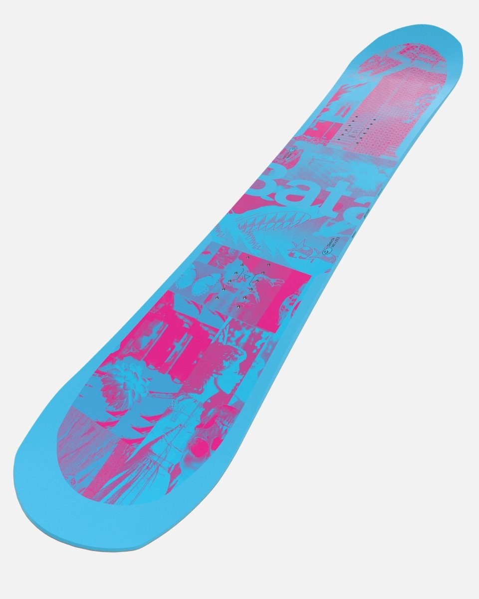 Women's snowboards in pink and blue. Distortia 2025-Bataleon-Snowboards™ 2025.