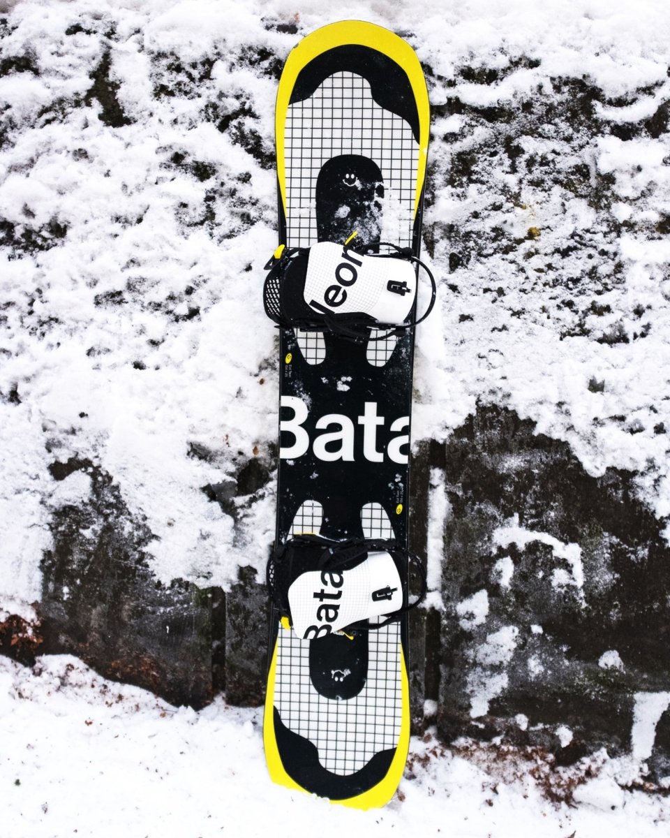 Bataleon men's snowboards in black and yellow. Evil Twin 2025