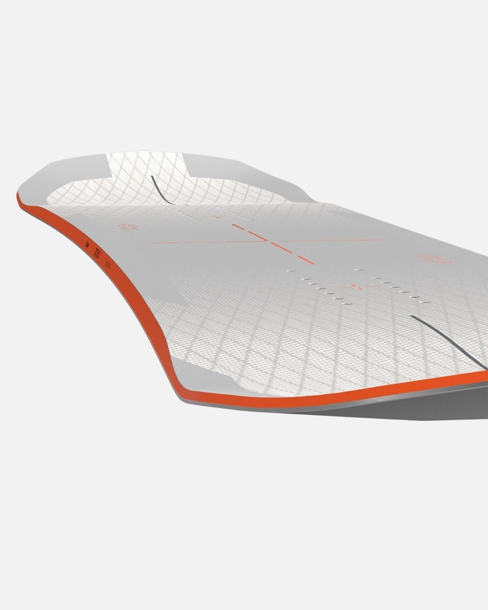 Women snowboard in black and white. Push Up+ 2025 | Bataleon Snowboards™ 2025.