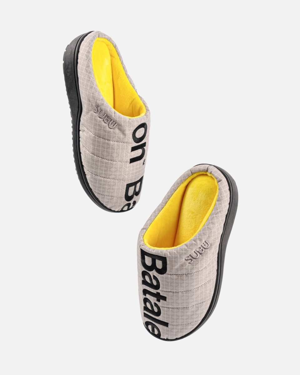 Insulated house slippers in gray. Subu Slippers 2025 | Bataleon Snowboards™ 2025.