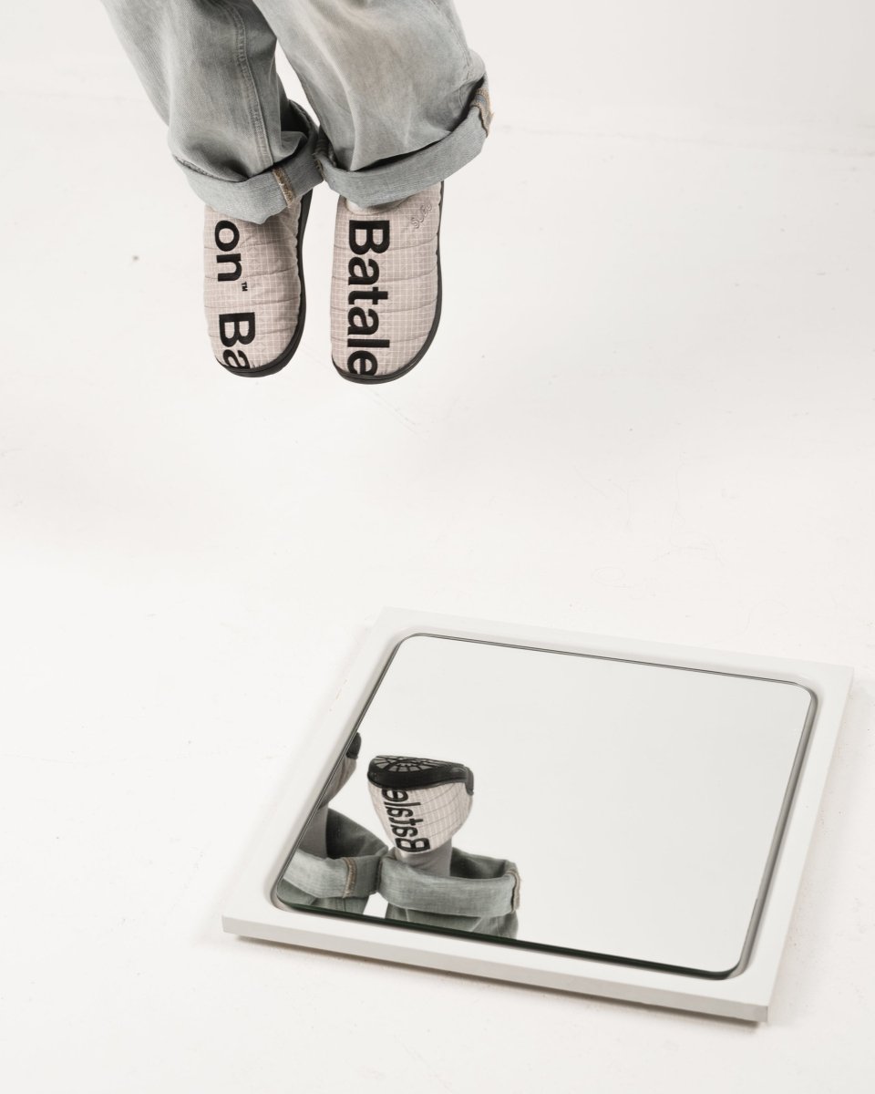 House slippers in gray. Subu Slippers 2025 | Bataleon Snowboards™ 2025.