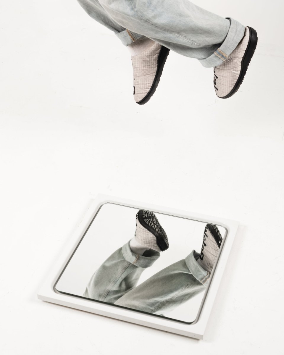 Slippers in gray. Subu Slippers 2025 | Bataleon Snowboards™ 2025.