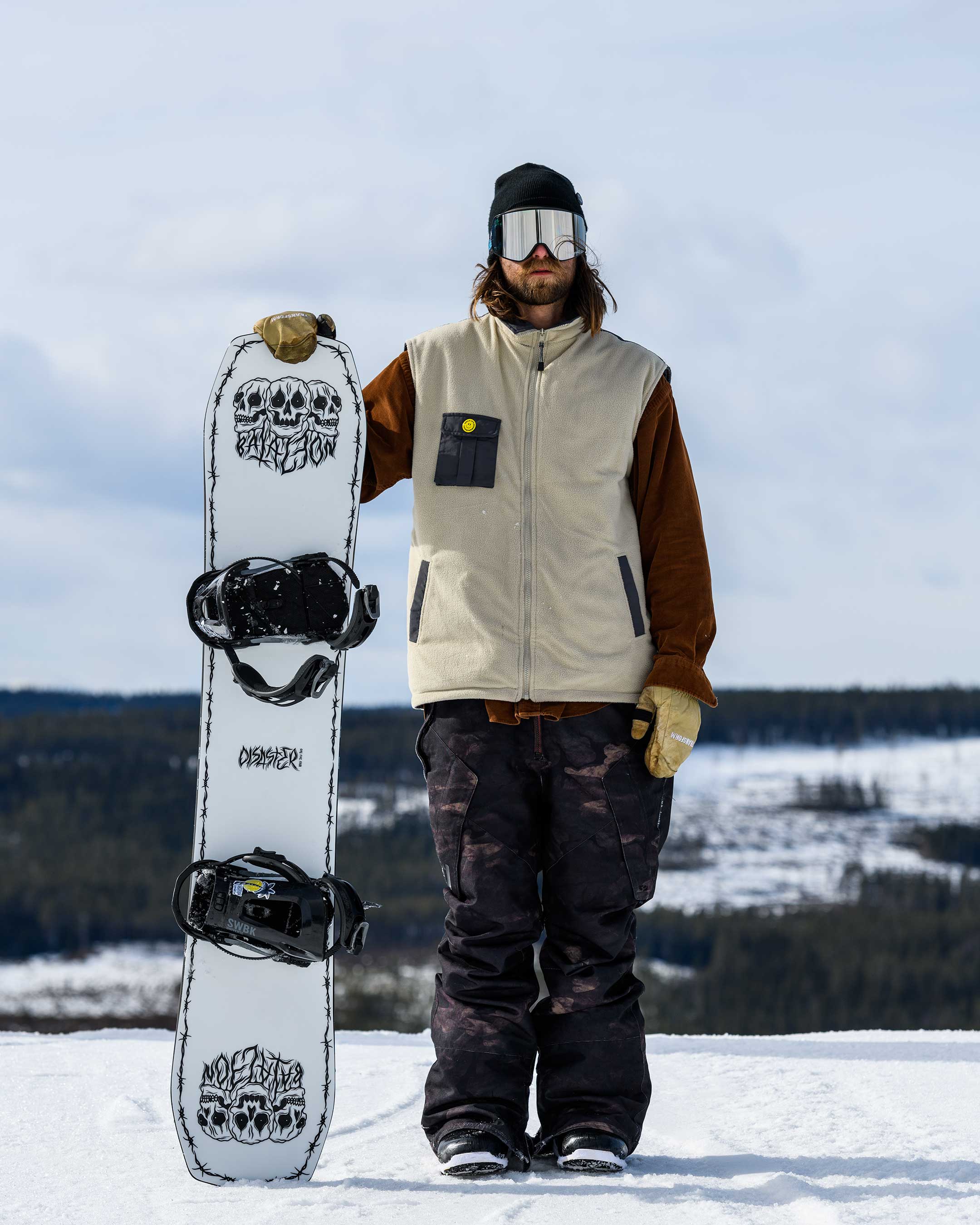 Snowboarder standing with the Bataleon Disaster snowboard